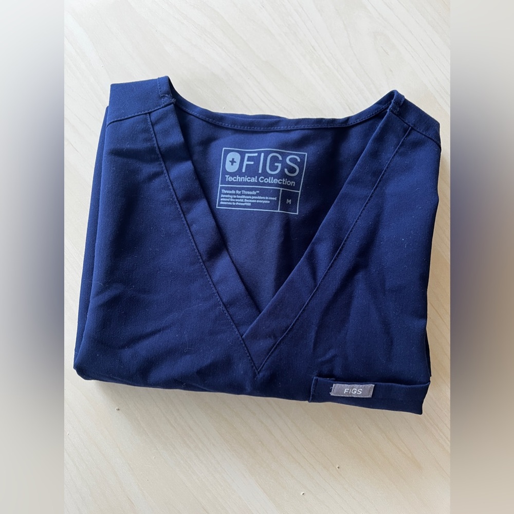 FIGS Catarina One-Pocket Scrub Top - Women’s Size M